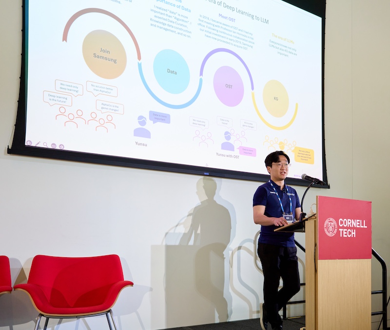 Changhyup Oh from Samsung Electronics gives a keynote at the Knowledge Graph Conference 2025