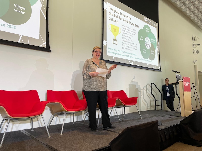 Maru Willson explains the Knowledge Graph Certificate Program at the Knowledge Graph Conference 2025